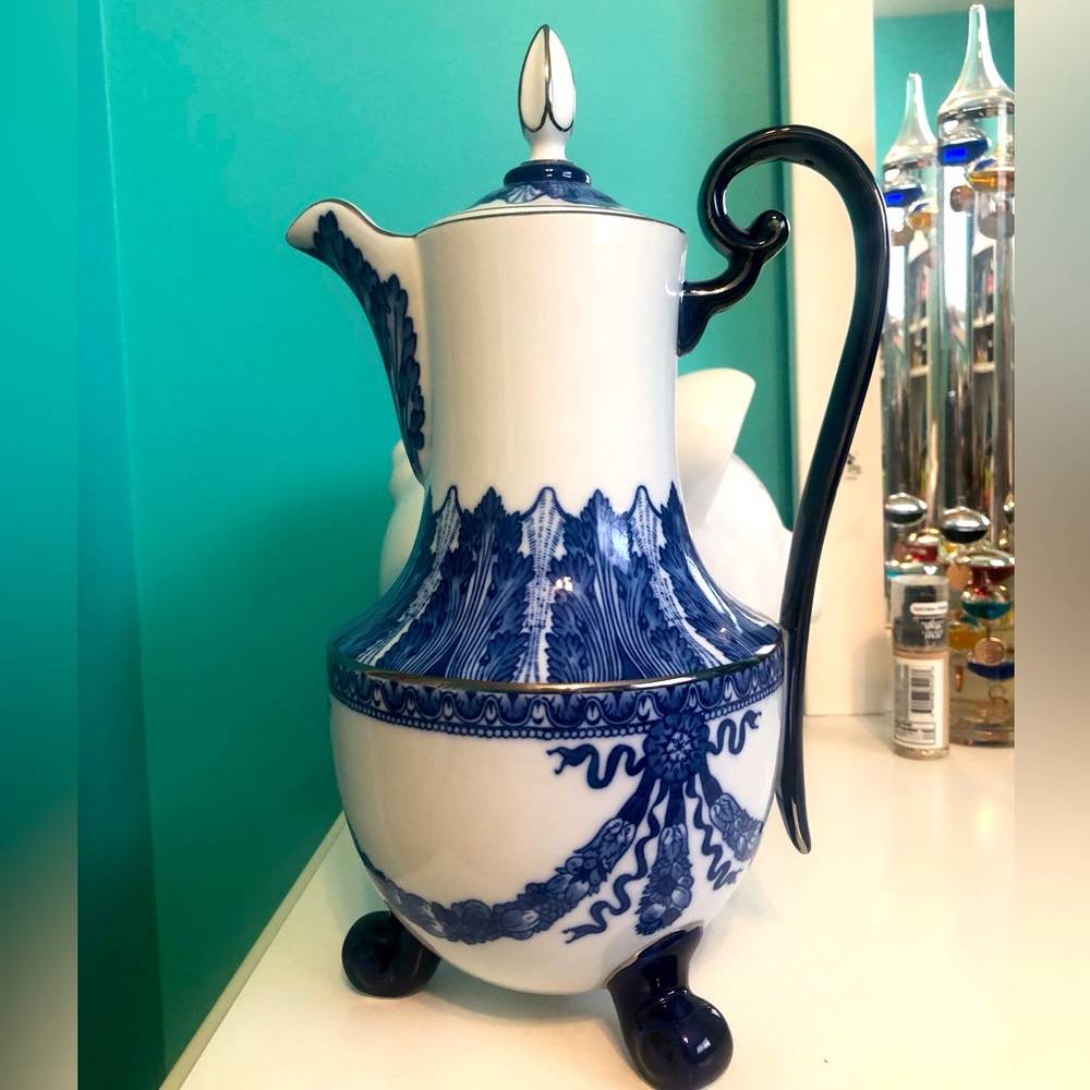 Bombay Coffee pot/tea rosette nwot